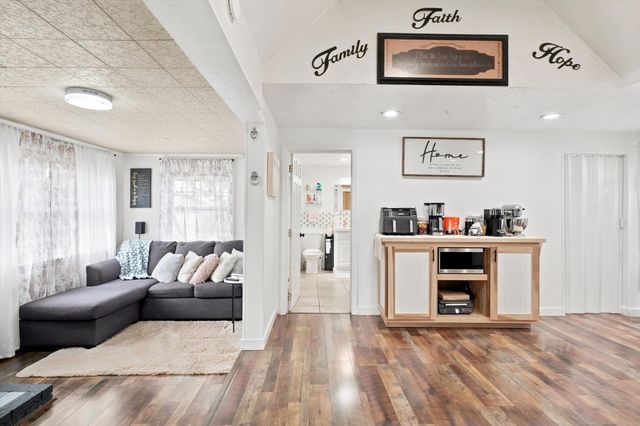 25 Orient St, Worcester, MA 01604