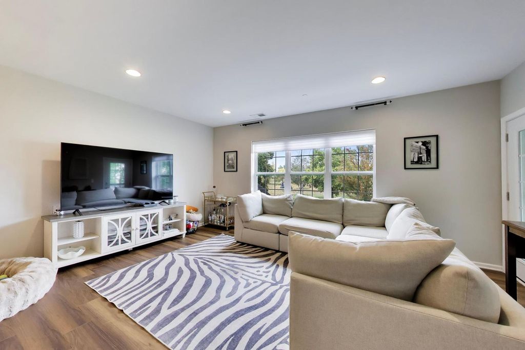 2750 Commons Drive 208, Glenview, IL 60026 — photo 5