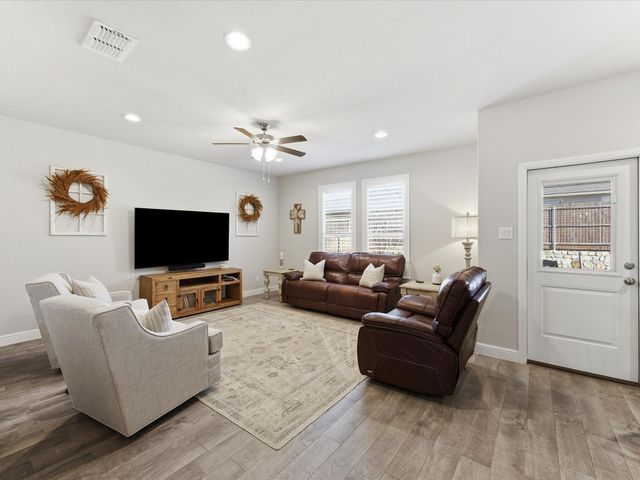 821 Blackhorse Trail, Justin, TX 76247