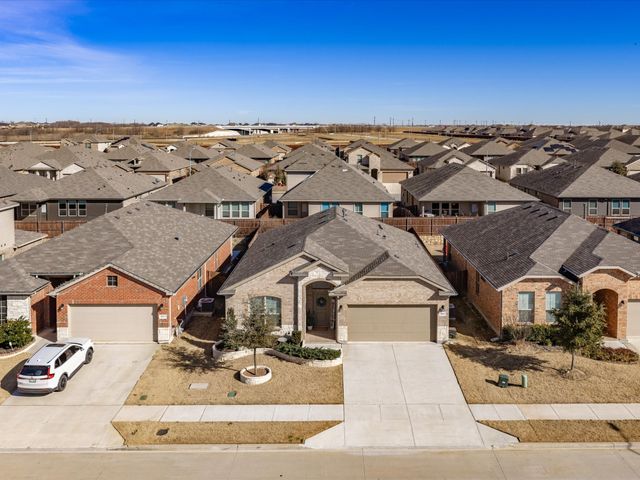 821 Blackhorse Trail, Justin, TX 76247