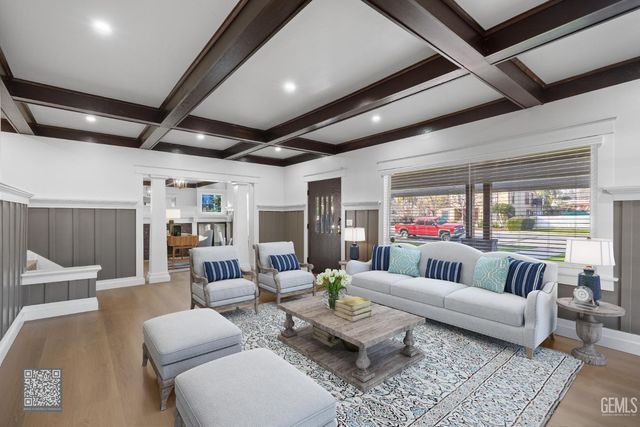 2120 B Street, Bakersfield, CA 93301
