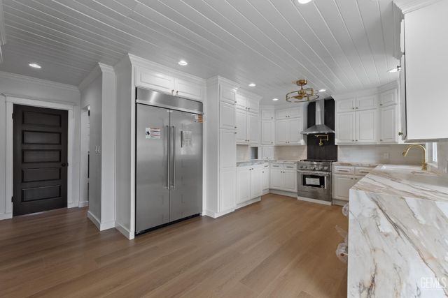 2120 B Street, Bakersfield, CA 93301