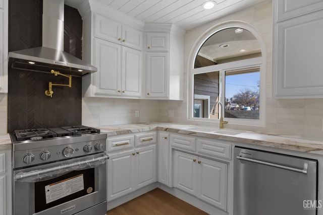 2120 B Street, Bakersfield, CA 93301