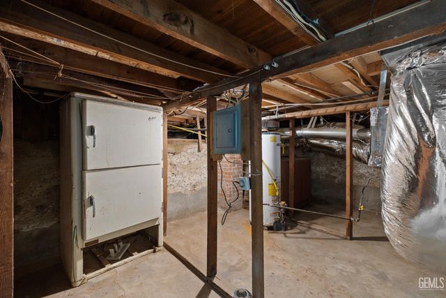 2120 B Street, Bakersfield, CA 93301