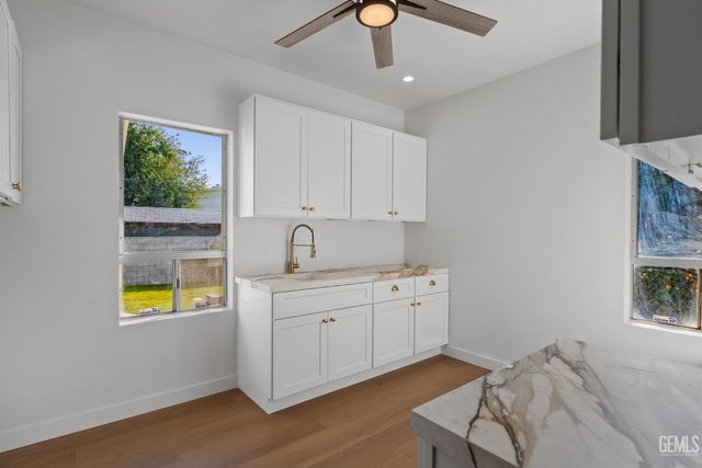 2120 B Street, Bakersfield, CA 93301