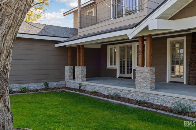 2120 B Street, Bakersfield, CA 93301