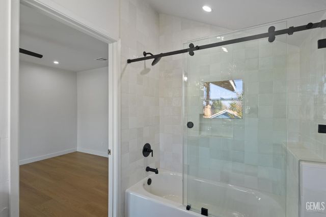 2120 B Street, Bakersfield, CA 93301