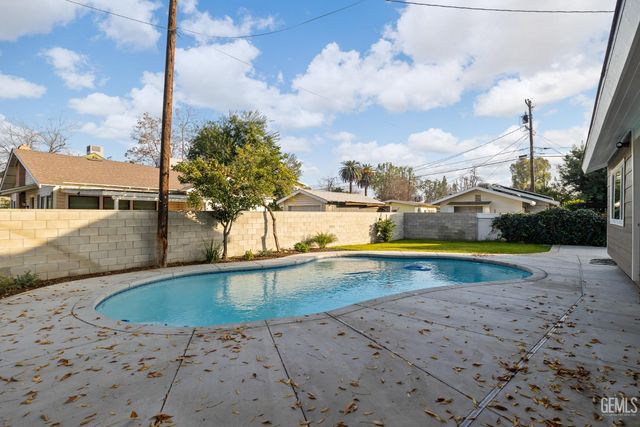 2120 B Street, Bakersfield, CA 93301