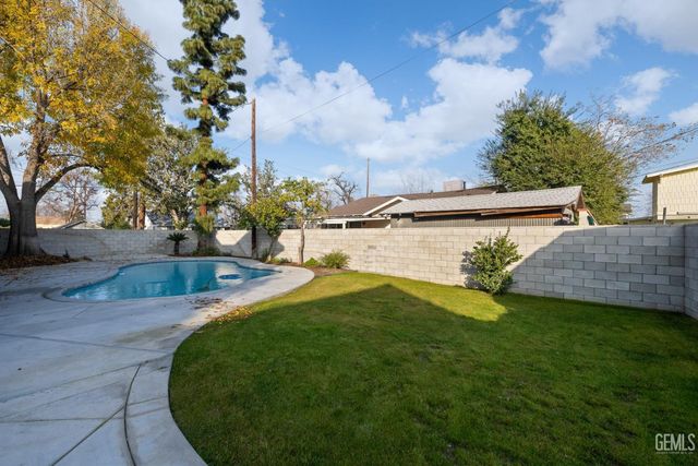 2120 B Street, Bakersfield, CA 93301
