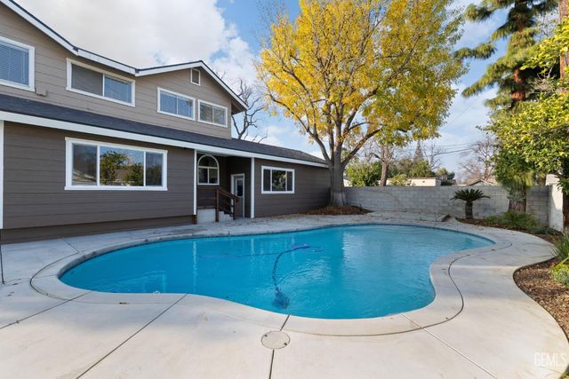 2120 B Street, Bakersfield, CA 93301