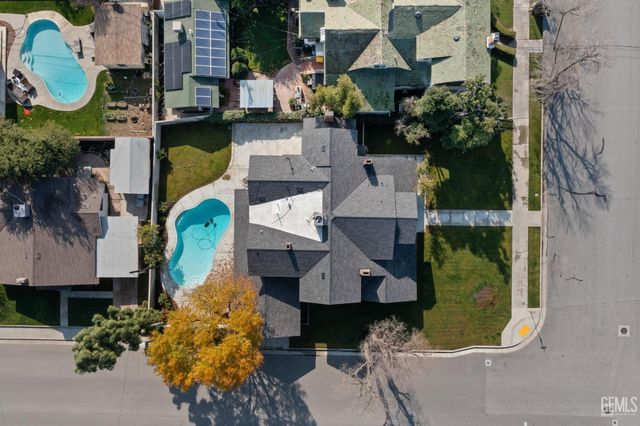 2120 B Street, Bakersfield, CA 93301