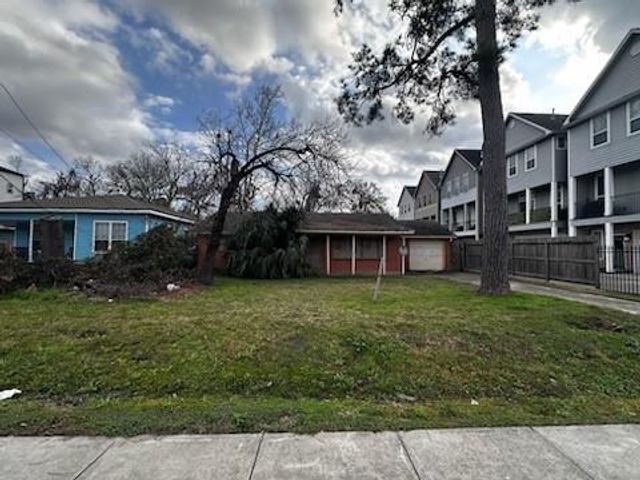 1240 W 26th Street, Houston, TX 77008