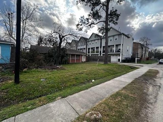 1240 W 26th Street, Houston, TX 77008