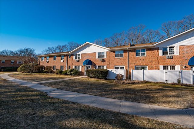 460 Old Town Road 11I, Port Jefferson Station, NY 11776