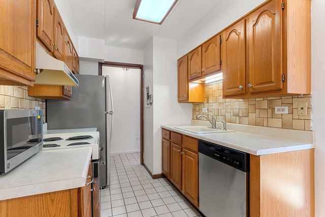 701 Busse Highway 1A, Park Ridge, IL 60068