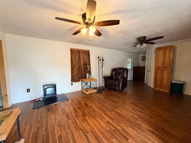 385 County Road 4547, Spurger, TX 77660