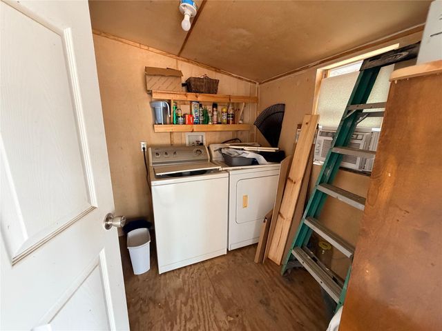 385 County Road 4547, Spurger, TX 77660