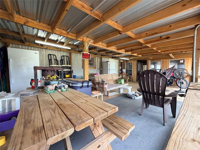 385 County Road 4547, Spurger, TX 77660