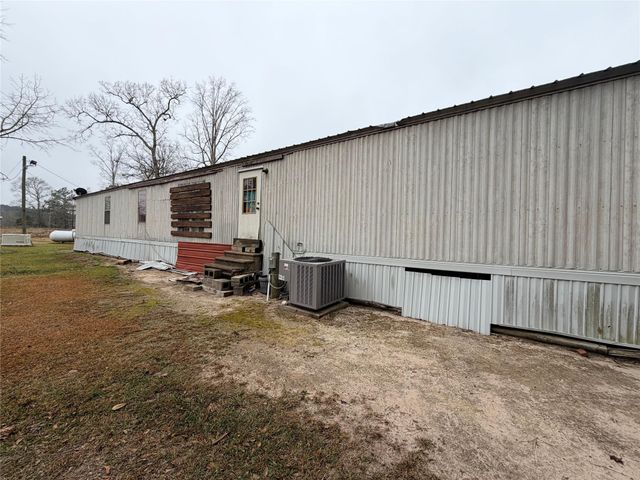 385 County Road 4547, Spurger, TX 77660