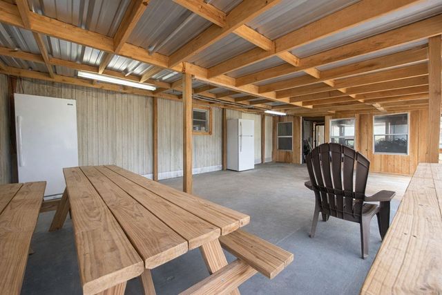 385 County Road 4547, Spurger, TX 77660