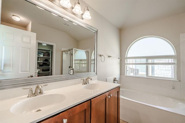 2404 Christoff LOOP, Austin, TX 78748