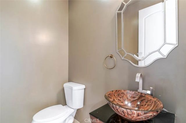 711 E Angeleno Avenue 102, Burbank, CA 91501