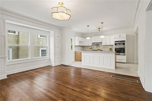 122 E 59th Street, Kansas City, MO 64113