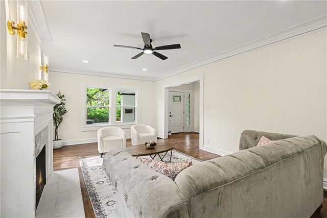 122 E 59th Street, Kansas City, MO 64113