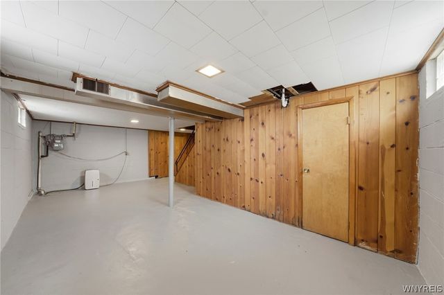 795 Mineral Springs Road, West Seneca, NY 14224