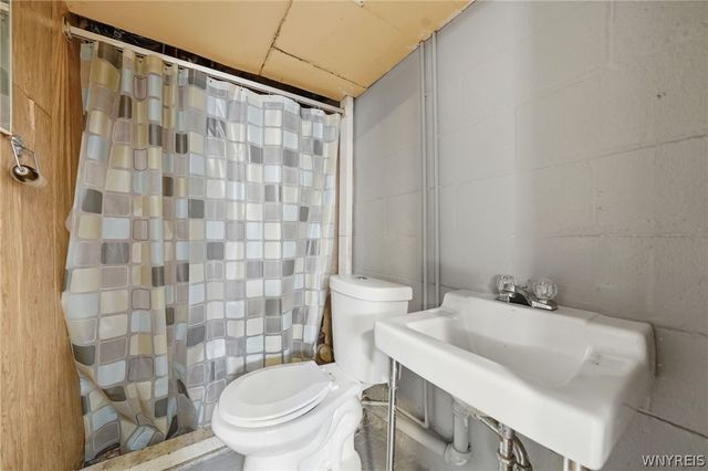 795 Mineral Springs Road, West Seneca, NY 14224