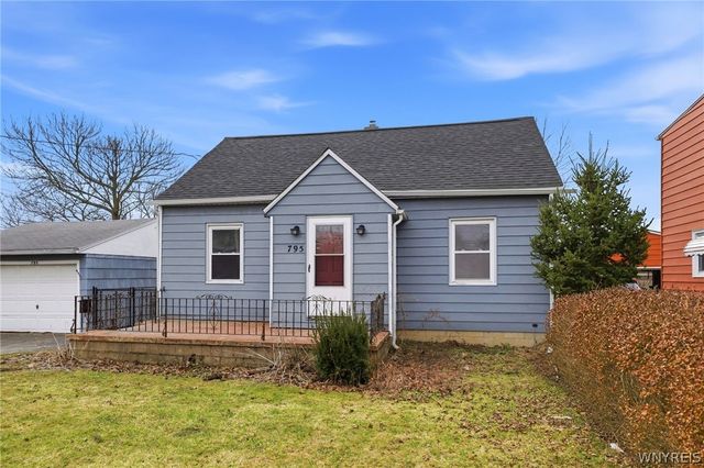 795 Mineral Springs Road, West Seneca, NY 14224