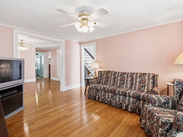 54 Hampshire St, Lowell, MA 01850