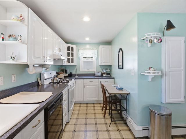 54 Hampshire St, Lowell, MA 01850