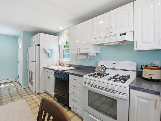 54 Hampshire St, Lowell, MA 01850