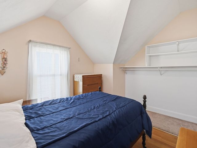 54 Hampshire St, Lowell, MA 01850