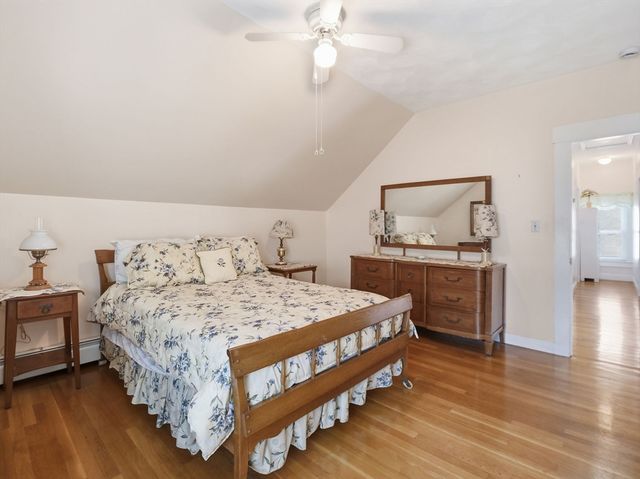 54 Hampshire St, Lowell, MA 01850