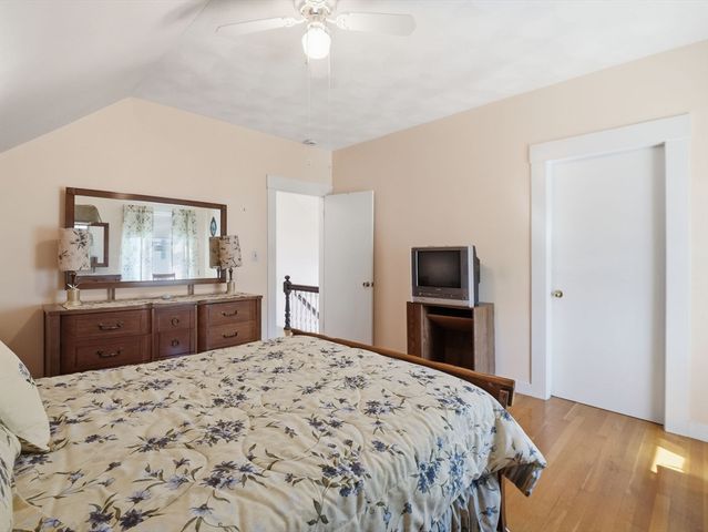 54 Hampshire St, Lowell, MA 01850