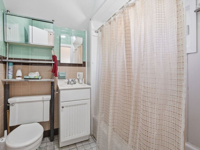54 Hampshire St, Lowell, MA 01850