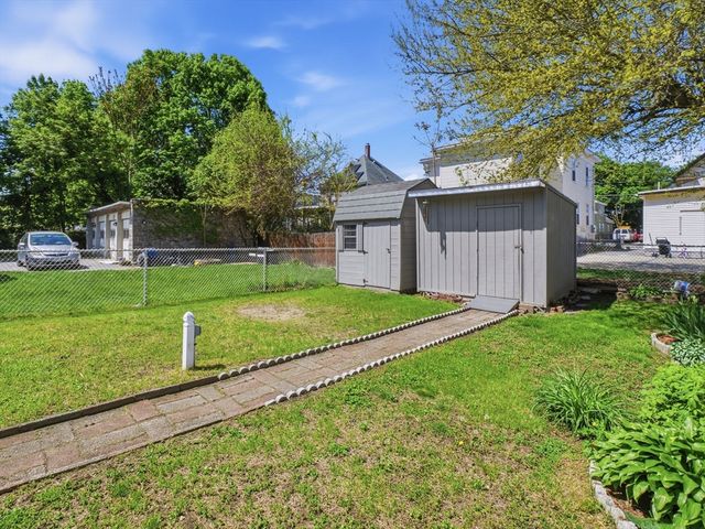 54 Hampshire St, Lowell, MA 01850
