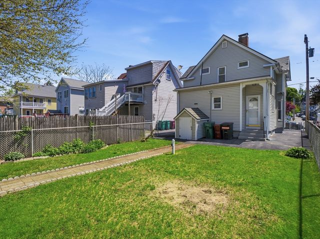 54 Hampshire St, Lowell, MA 01850