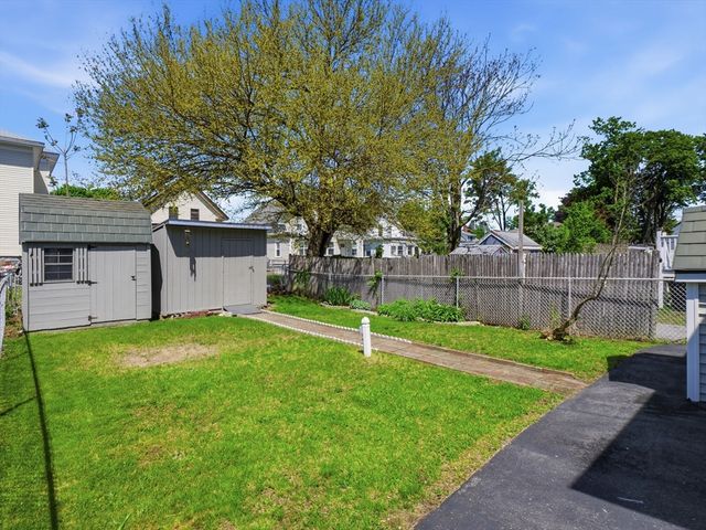 54 Hampshire St, Lowell, MA 01850