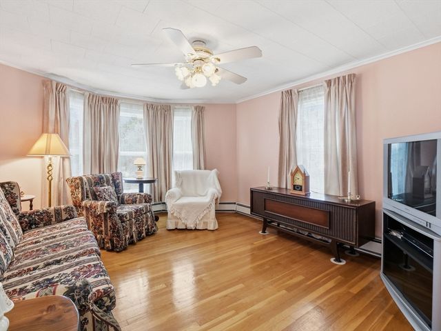 54 Hampshire St, Lowell, MA 01850