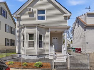 54 Hampshire St, Lowell, MA 01850