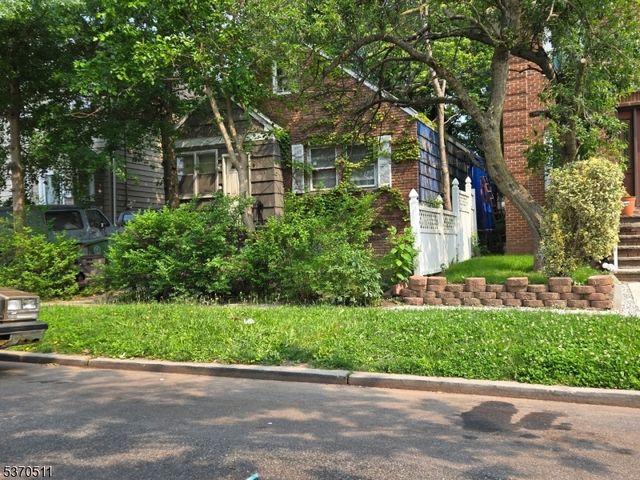415 E 4Th Ave, Roselle Boro, NJ 07203
