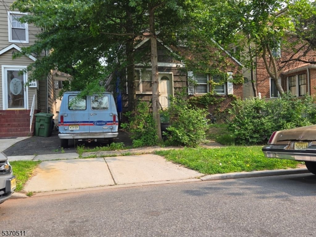 415 E 4Th Ave, Roselle Boro, NJ 07203