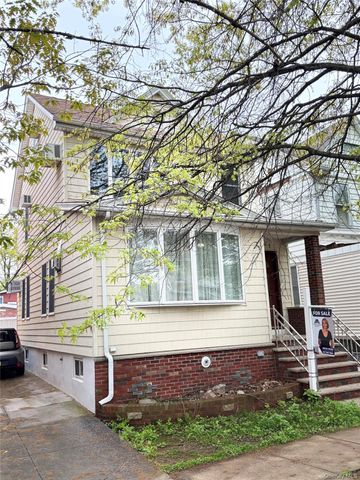 8921 Aubrey Avenue, Glendale, NY 11385