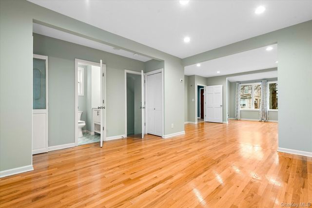 8921 Aubrey Avenue, Glendale, NY 11385