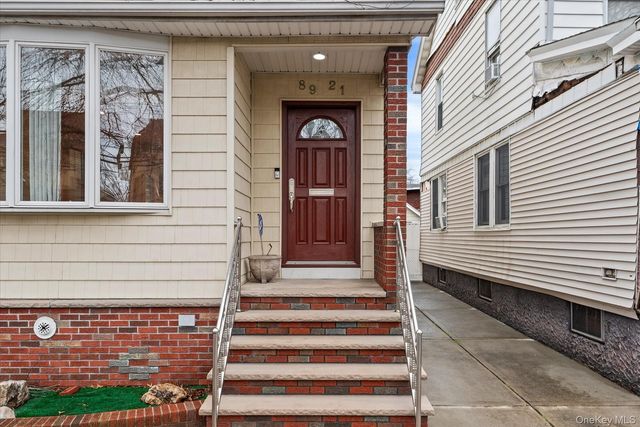 8921 Aubrey Avenue, Glendale, NY 11385