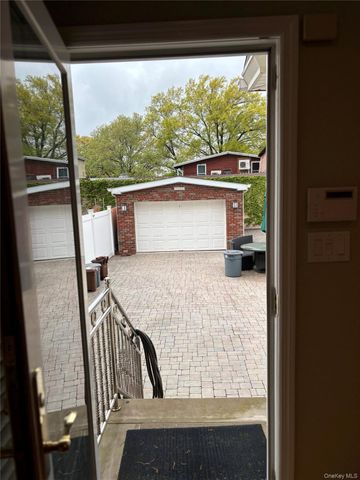 8921 Aubrey Avenue, Glendale, NY 11385