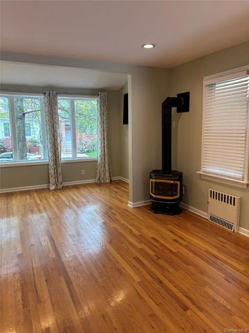 8921 Aubrey Avenue, Glendale, NY 11385